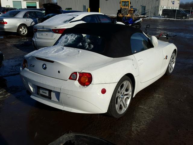 4USBT53554LU07914 - 2004 BMW Z4 3.0 WHITE photo 4