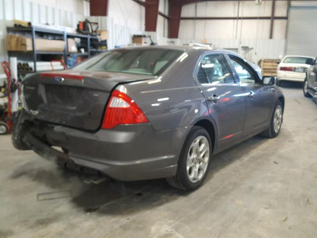 3FAHP0HA9BR318719 - 2011 FORD FUSION SE GRAY photo 4