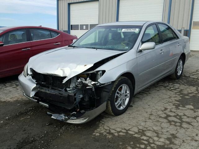 4T1BE32K32U070948 - 2002 TOYOTA CAMRY LE SILVER photo 2