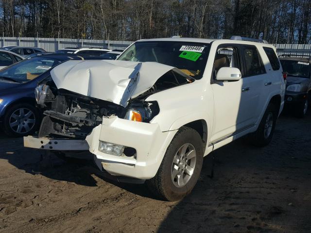 JTEZU5JRXC5042250 - 2012 TOYOTA 4RUNNER SR WHITE photo 2