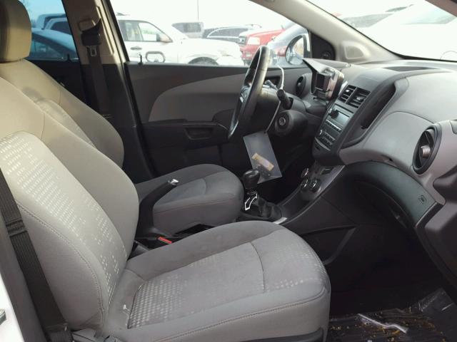 1G1JB5SH1C4165379 - 2012 CHEVROLET SONIC LS 白色 照片 5