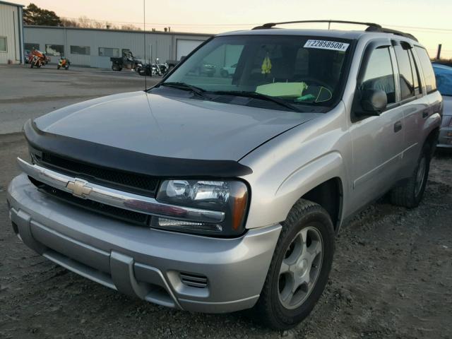 1GNDS13S372152410 - 2007 CHEVROLET TRAILBLAZE SILVER photo 2