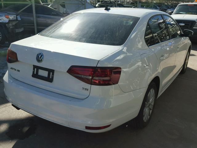 3VWD67AJ1GM238895 - 2016 VOLKSWAGEN JETTA SE WHITE photo 4