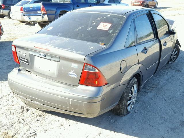1FAFP34N57W249937 - 2007 FORD FOCUS ZX4 GRAY photo 4