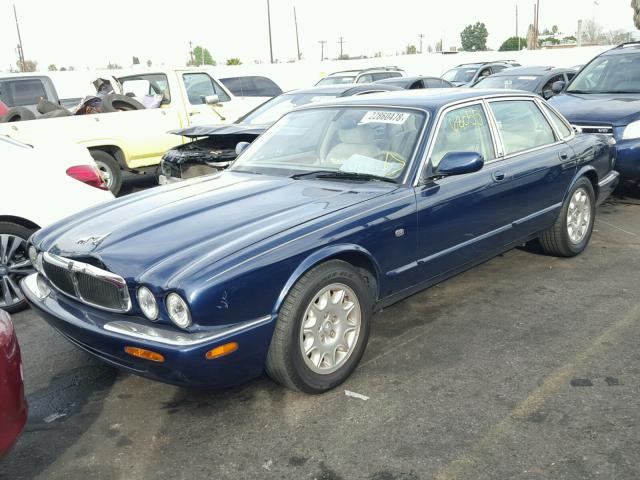 SAJDA14C3YLF15811 - 2000 JAGUAR XJ8 BLUE photo 2