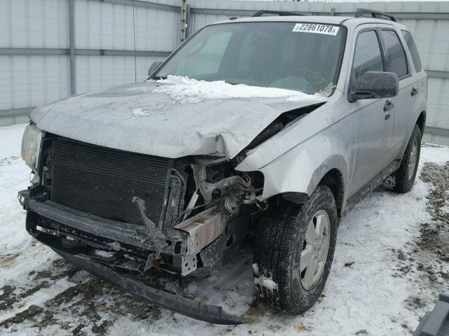 1FMCU0DG4BKB92406 - 2011 FORD ESCAPE XLT SILVER photo 2