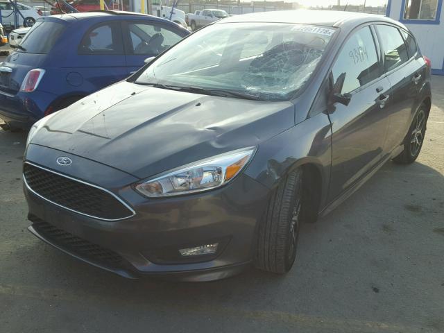 1FADP3K29FL334604 - 2015 FORD FOCUS SE GRAY photo 2