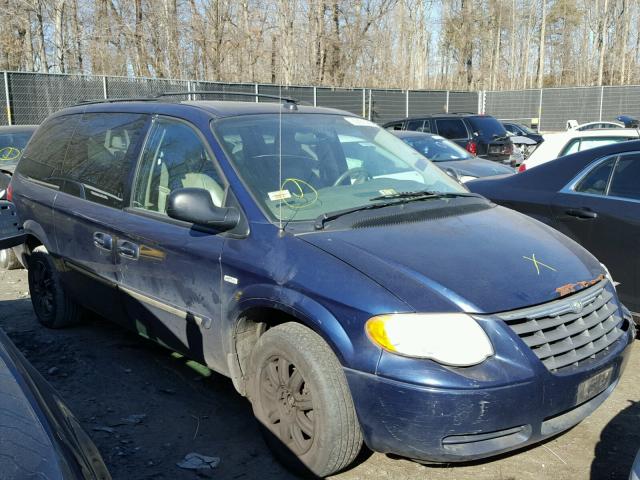 2C4GP54L75R289712 - 2005 CHRYSLER TOWN & COU BLUE photo 1