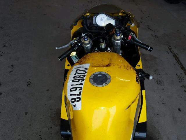 JS1GN7BA212107100 - 2001 SUZUKI GSX-R600 YELLOW photo 5