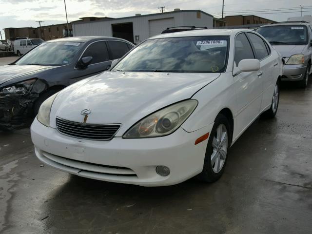 JTHBA30G255066708 - 2005 LEXUS ES 330 WHITE photo 2