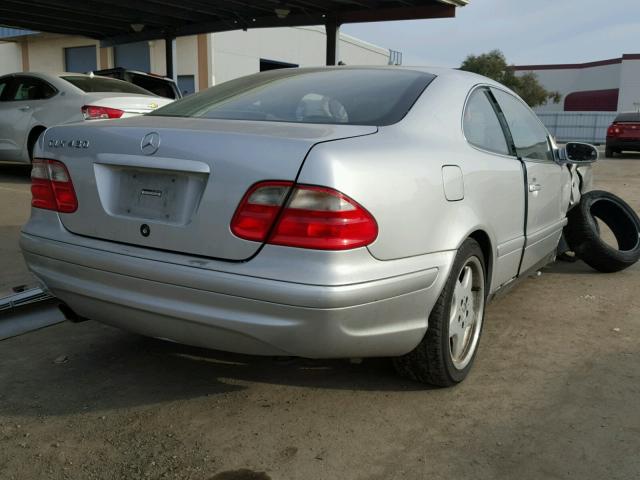 WDBLJ70G8XF060002 - 1999 MERCEDES-BENZ CLK 430 SILVER photo 4