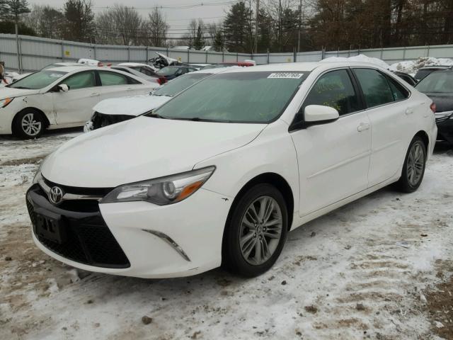 4T1BF1FK7FU491380 - 2015 TOYOTA CAMRY LE WHITE photo 2