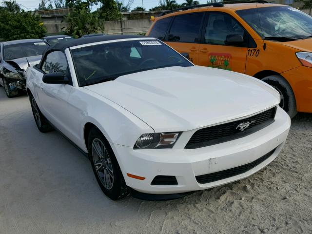 1ZVBP8EM9B5117822 - 2011 FORD MUSTANG WHITE photo 1