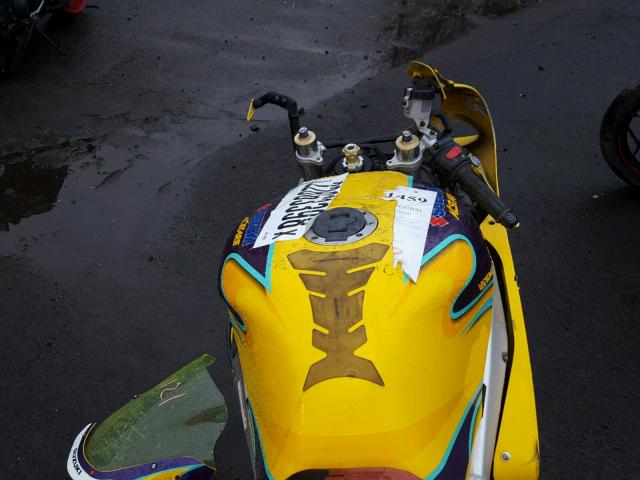 JS1GN7BA432109255 - 2003 SUZUKI GSX-R600 YELLOW photo 5