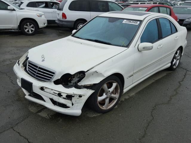 WDBRF52H96F735070 - 2006 MERCEDES-BENZ C GENERATI WHITE photo 2