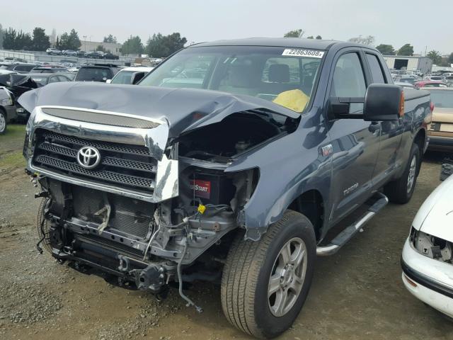 5TFRV54198X054375 - 2008 TOYOTA TUNDRA DOU CHARCOAL photo 2