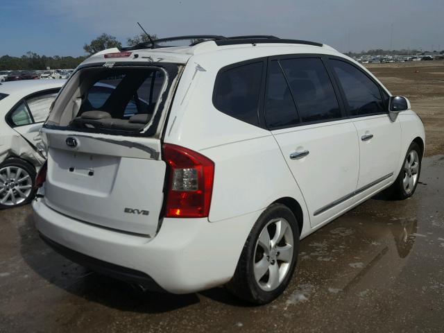 KNAFG526X77069295 - 2007 KIA RONDO LX WHITE photo 4