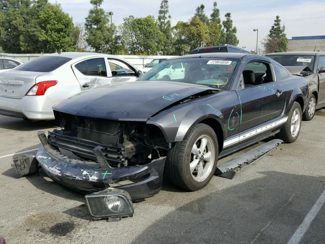1ZVHT80N185141174 - 2008 FORD MUSTANG GRAY photo 2