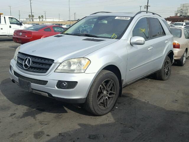 4JGBB86E36A028426 - 2006 MERCEDES-BENZ ML 350 SILVER photo 2