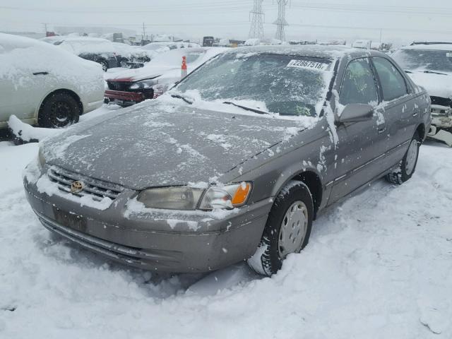 4T1BG22K4WU311104 - 1998 TOYOTA CAMRY CE GRAY photo 2