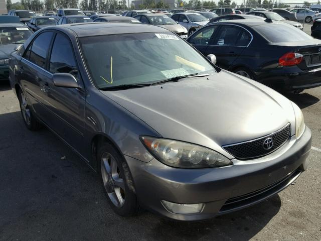 JTDBA32K950024617 - 2005 TOYOTA CAMRY SE GRAY photo 1