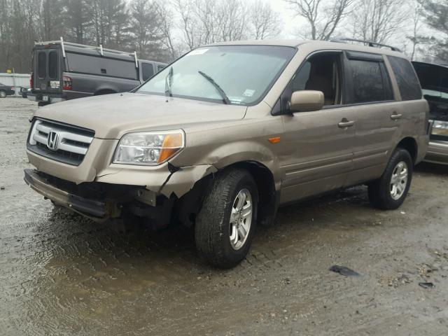 5FNYF18228B046858 - 2008 HONDA PILOT VP GOLD photo 2