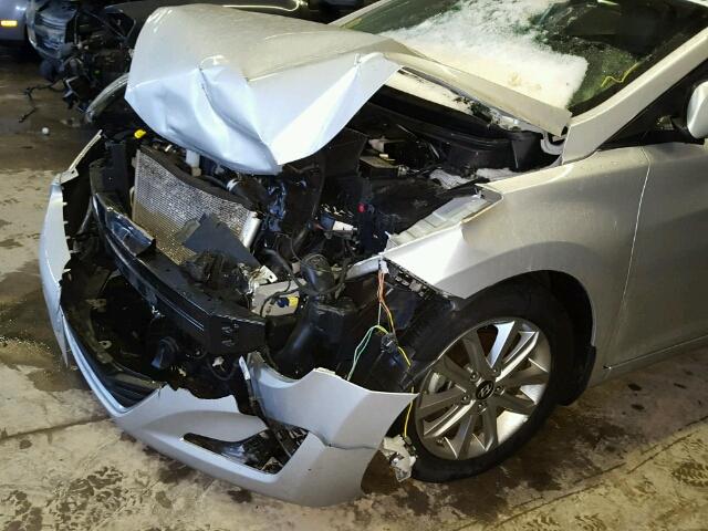 5NPDH4AE5GH711993 - 2016 HYUNDAI ELANTRA SE SILVER photo 9