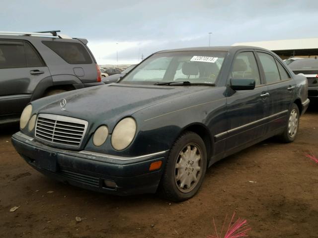 WDBJF65F6WA651962 - 1998 MERCEDES-BENZ E 320 GREEN photo 2