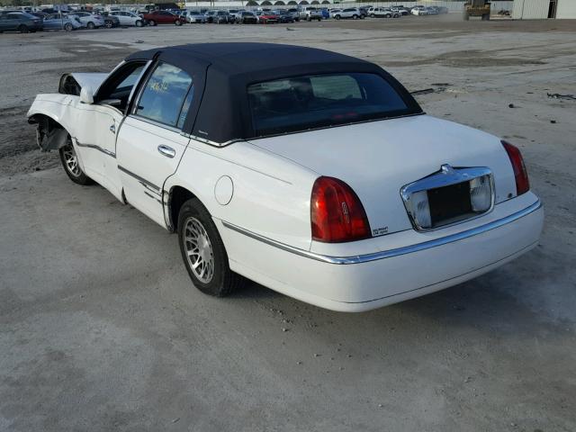 1LNHM82W72Y645526 - 2002 LINCOLN TOWN CAR S WHITE photo 3