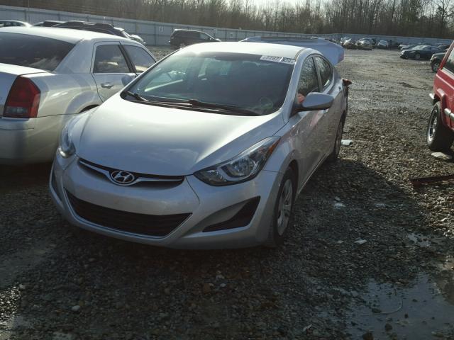 5NPDH4AE1GH689796 - 2016 HYUNDAI ELANTRA SE SILVER photo 2