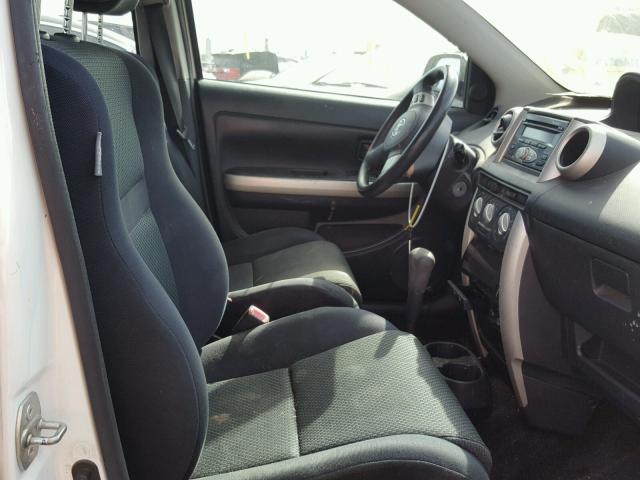 JTKKT604X65018774 - 2006 TOYOTA SCION XA WHITE photo 5