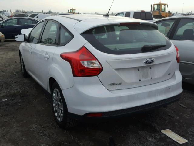 1FAHP3K25CL332426 - 2012 FORD FOCUS SE WHITE photo 3