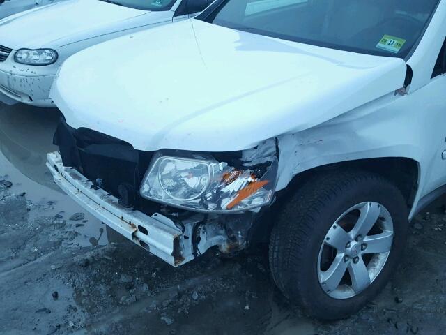 2CKDL73F266165641 - 2006 PONTIAC TORRENT WHITE photo 9