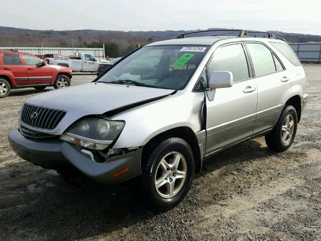 JT6HF10U7X0091084 - 1999 LEXUS RX 300 SILVER photo 2