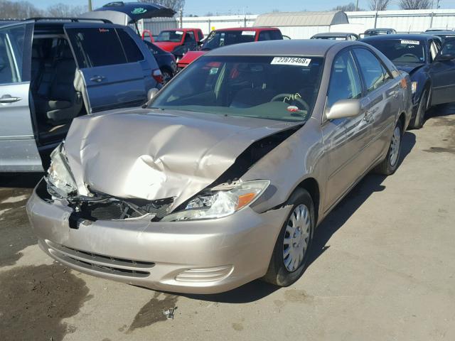 4T1BE32K12U067109 - 2002 TOYOTA CAMRY LE GOLD photo 2