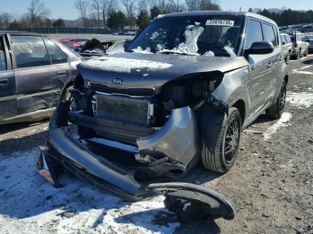 KNDJN2A23E7095718 - 2014 KIA SOUL GRAY photo 2