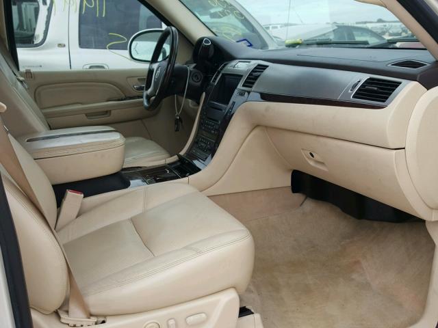 1GYEC63878R156507 - 2008 CADILLAC ESCALADE L WHITE photo 5