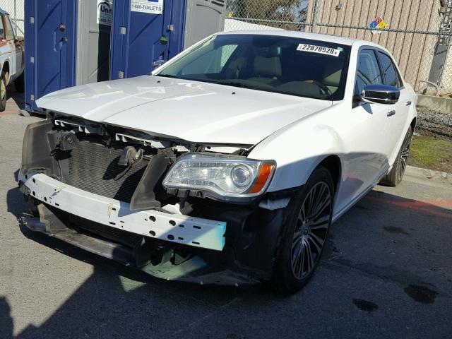 2C3CCAEG2DH731504 - 2013 CHRYSLER 300C WHITE photo 2