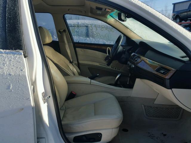 WBANV13599C154767 - 2009 BMW 528 XI WHITE photo 5