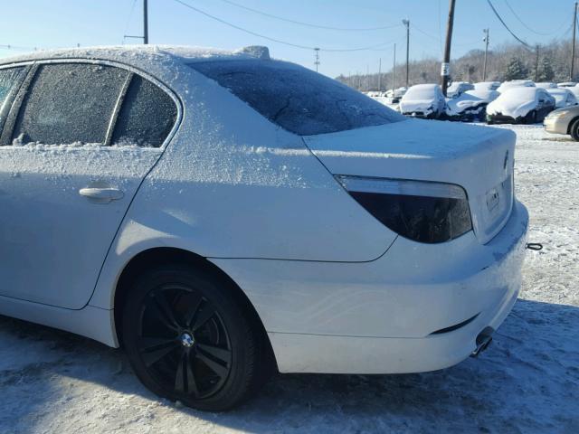 WBANV13599C154767 - 2009 BMW 528 XI WHITE photo 9