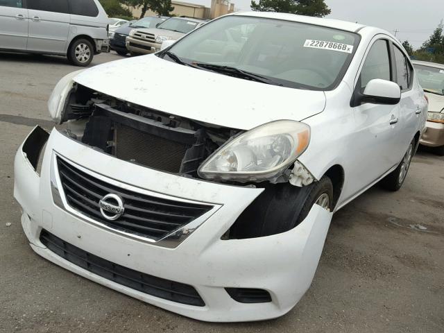 3N1CN7AP7CL828088 - 2012 NISSAN VERSA S WHITE photo 2