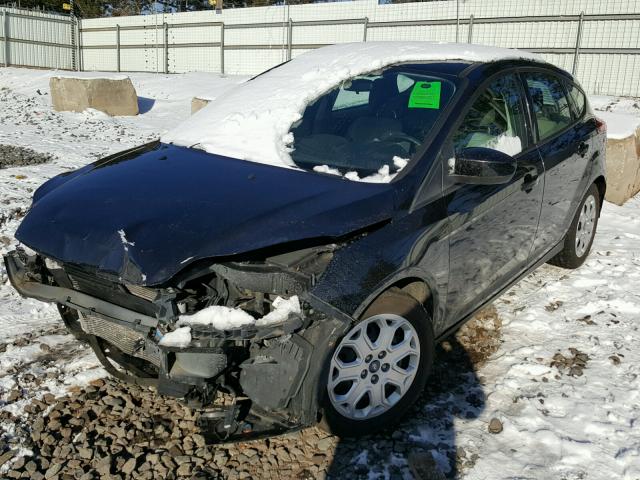 1FAHP3K22CL116873 - 2012 FORD FOCUS SE GRAY photo 2