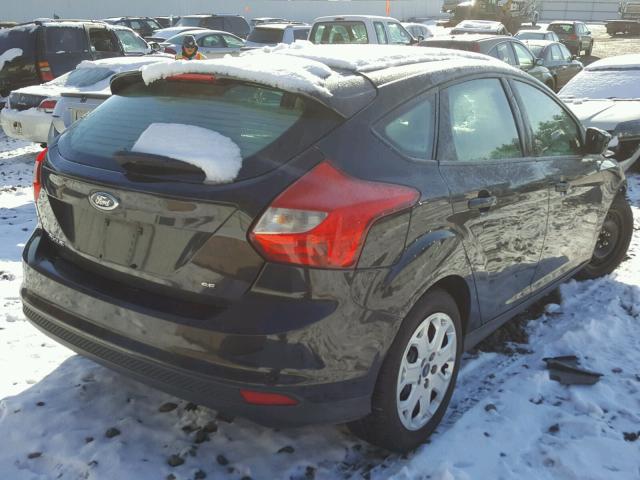 1FAHP3K22CL116873 - 2012 FORD FOCUS SE GRAY photo 4