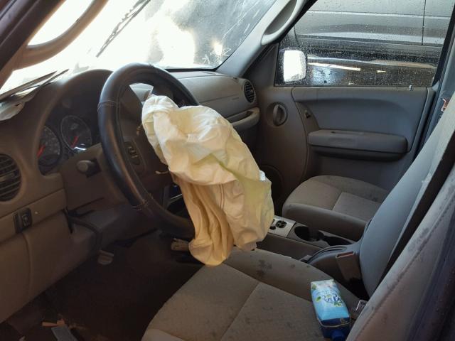 1J4GL38K95W605050 - 2005 JEEP LIBERTY RE GREEN photo 5