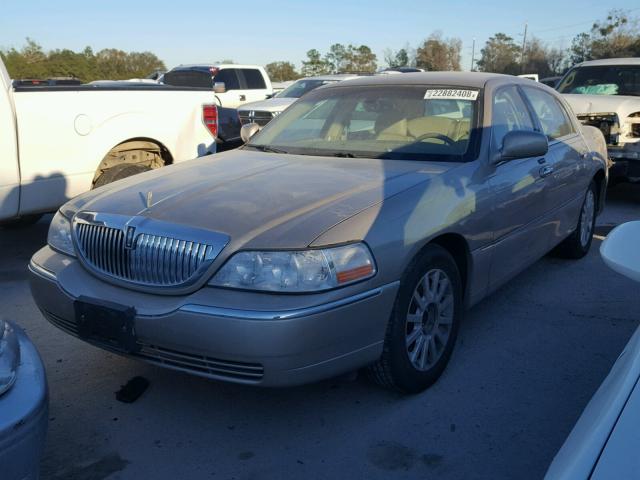 1LNHM81V66Y632586 - 2006 LINCOLN TOWN CAR S TAN photo 2