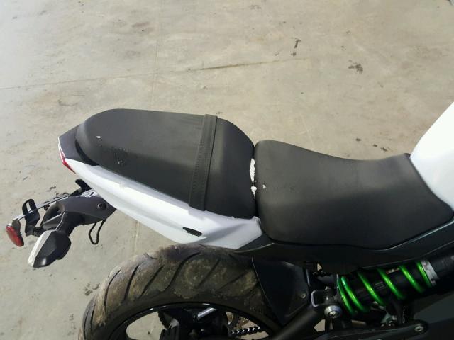 JKAEXEE19FDA19810 - 2015 KAWASAKI EX650 E WHITE photo 6