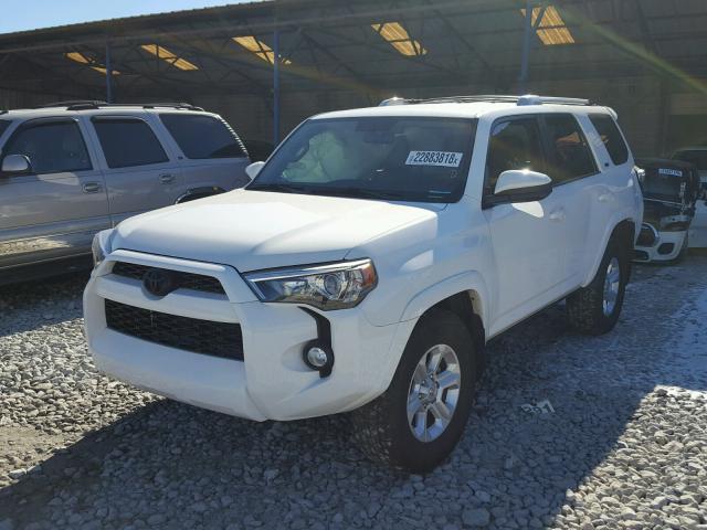 JTEZU5JR6H5148816 - 2017 TOYOTA 4RUNNER SR WHITE photo 2