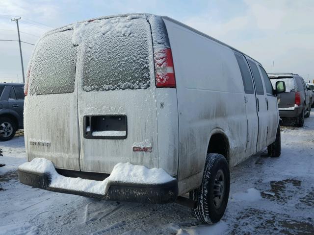 1GTHG39U871158208 - 2007 GMC SAVANA G35 WHITE photo 4