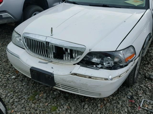 1LNHM81W53Y648203 - 2003 LINCOLN TOWN CAR E WHITE photo 9