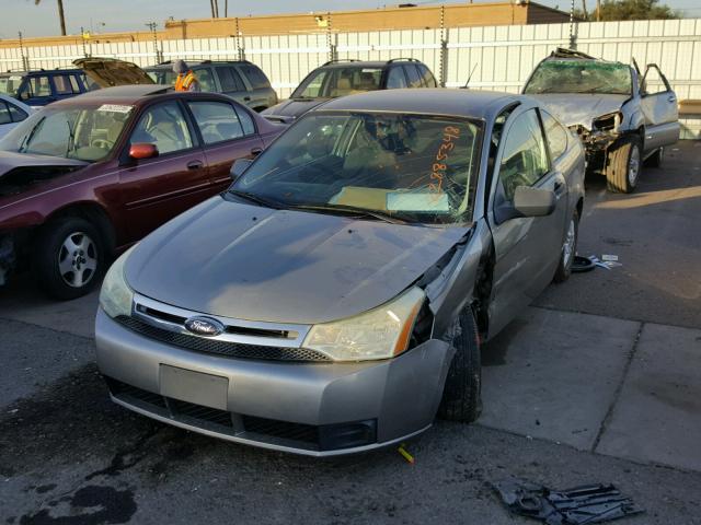 1FAHP33N38W288361 - 2008 FORD FOCUS SE GRAY photo 2